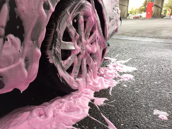 Tweet: This car wash makes everything look like it belong…