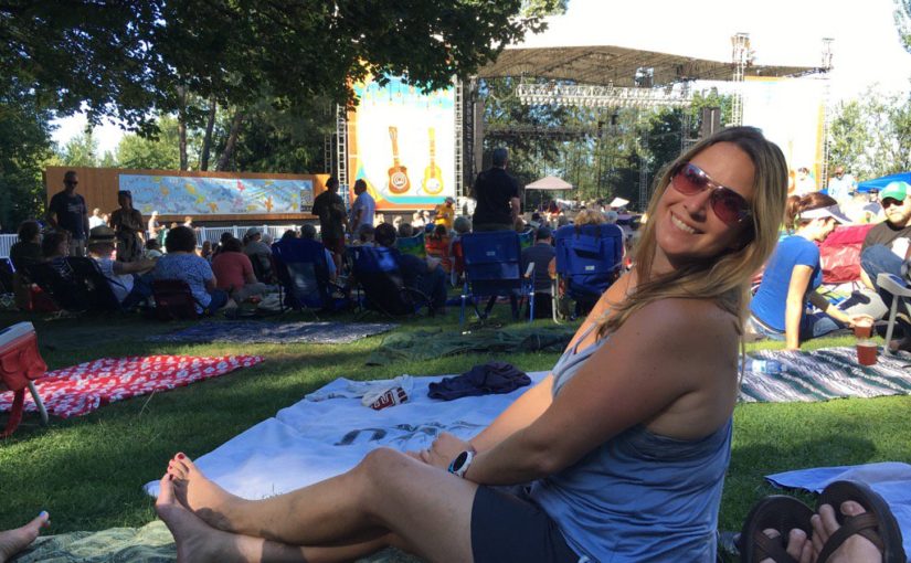 Tweet: Waiting for Willie with @mfr33d . On the left side…